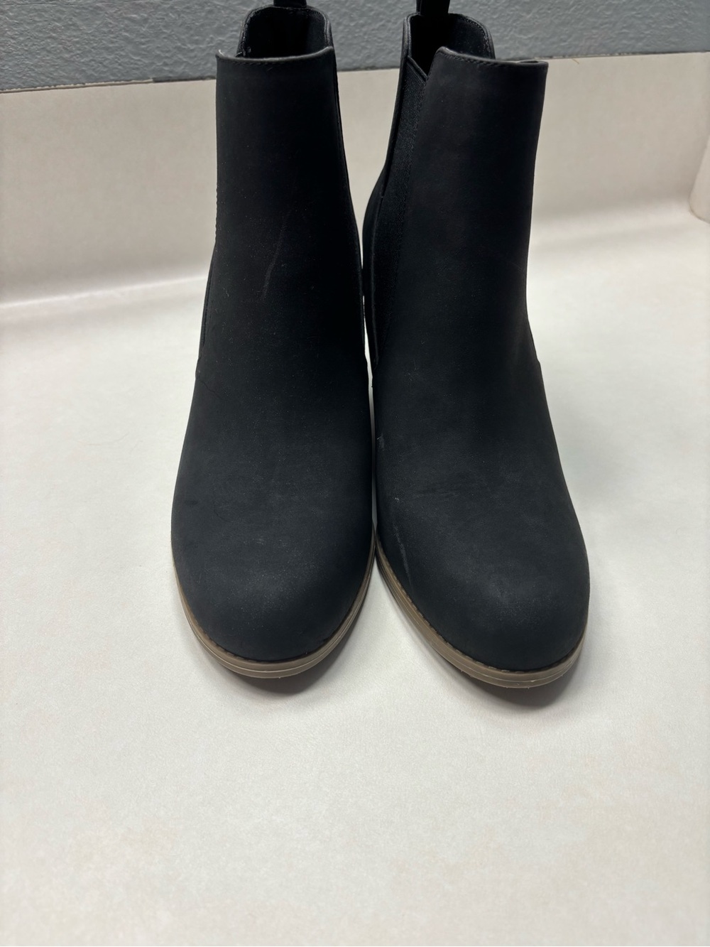 a.n.a Black Women's Chelsea Ankle Boots with Brown Trim